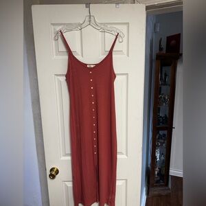 Elegant Sleeveless Button-Down Dress in Rust